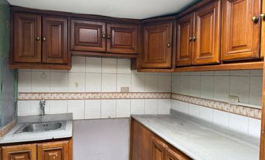 En Venta Casa Rentera Patrimonial con Alto Retorno a Metros del Parque Calderón