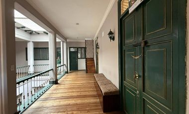 En Venta Casa Rentera Patrimonial con Alto Retorno a Metros del Parque Calderón