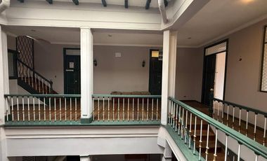 En Venta Casa Rentera Patrimonial con Alto Retorno a Metros del Parque Calderón