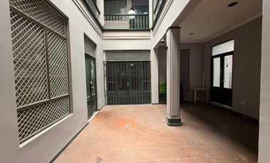 En Venta Casa Rentera Patrimonial con Alto Retorno a Metros del Parque Calderón