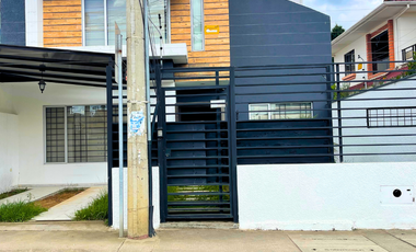 En Renta Bonita y Moderna Casa Amoblada, Sector Ricaurte, Cuenca