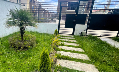 En Renta Bonita y Moderna Casa Amoblada, Sector Ricaurte, Cuenca