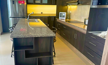 En Renta Bonita y Moderna Casa Amoblada, Sector Ricaurte, Cuenca