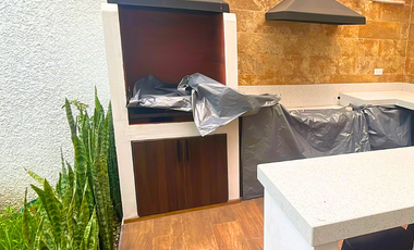 En Renta Bonita y Moderna Casa Amoblada, Sector Ricaurte, Cuenca