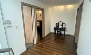 En Renta Bonita y Moderna Casa Amoblada, Sector Ricaurte, Cuenca