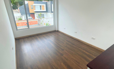 En Renta Bonita y Moderna Casa Amoblada, Sector Ricaurte, Cuenca