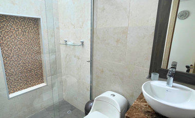 En Renta Bonita y Moderna Casa Amoblada, Sector Ricaurte, Cuenca