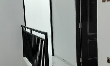 Harga Miring! Rumah 2 Lantai di Boulevard Hijau, Termurah di Kelasnya (73435 ER)