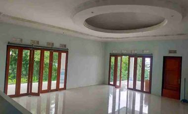 Dijual villa klasik