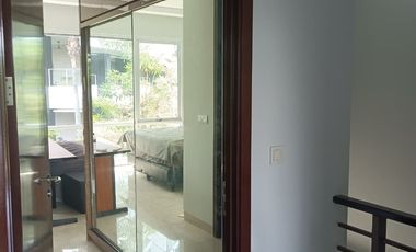 Disewakan Murah Puri Mansion Apt Town House Semi Furnish Uk. 142m2