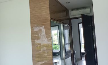 Disewakan Murah Puri Mansion Apt Town House Semi Furnish Uk. 142m2