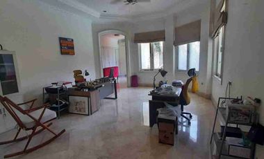 Rumah Eksklusif Semi Furnished + Kolam Renang di Kemang