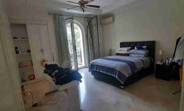 Rumah Eksklusif Semi Furnished + Kolam Renang di Kemang