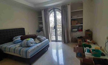 Rumah Eksklusif Semi Furnished + Kolam Renang di Kemang