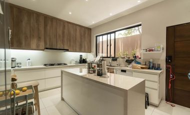 3 Storey Valle Verde 2 in Pasig City FOR RENT 5 Bedrooms