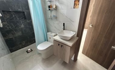 SE VENDE BELLA CASA DE UNA PLANTA  EN URBANIZACIÓN  EN PORTOVIEJO