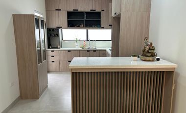 SE VENDE BELLA CASA DE UNA PLANTA  EN URBANIZACIÓN  EN PORTOVIEJO