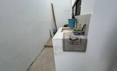 SE VENDE BELLA CASA DE UNA PLANTA  EN URBANIZACIÓN  EN PORTOVIEJO