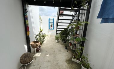 SE VENDE BELLA CASA DE UNA PLANTA  EN URBANIZACIÓN  EN PORTOVIEJO