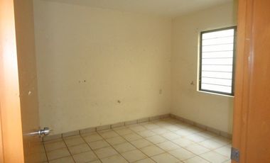 Casa en renta tipo duplex en Planta Baja 3 recámaras, jardín. Espacios amplios.