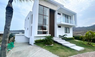 SE VENDE HERMOSA CASA EN JAMA, MANABÍ