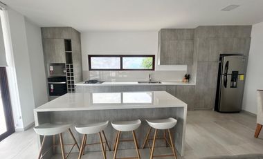 SE VENDE HERMOSA CASA EN JAMA, MANABÍ