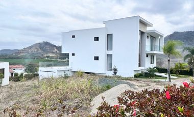 SE VENDE HERMOSA CASA EN JAMA, MANABÍ