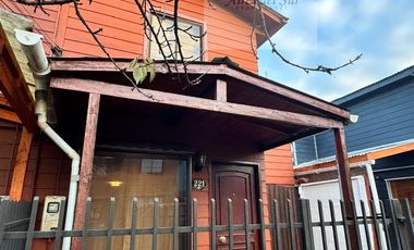 SE VENDE CASA EN CALLE LOS PAPIROS, SECTOR FRANCKE (ID37792)