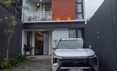 HARGA PROMO Dijual Rumah 2 Lantai Jogja, Jalan Kaliurang Dekat Kampus UII ; Full Furnish