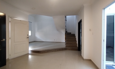 Casa en arriendo en Villa Santos.