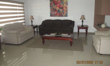 Casa amoblada de arriendo alquiler en Cuenca Ricaurte sector colegio Catalinas