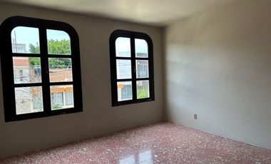 AMPLIA CASA DE 5 RECAMARAS EN RENTA EN ZONA CENTRO Y JARDIN DE SAN MARCOS