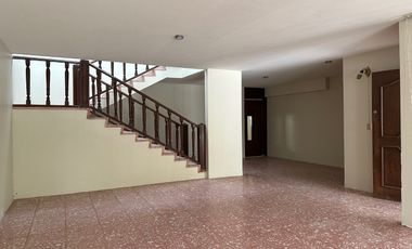 AMPLIA CASA DE 5 RECAMARAS EN RENTA EN ZONA CENTRO Y JARDIN DE SAN MARCOS