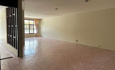 AMPLIA CASA DE 5 RECAMARAS EN RENTA EN ZONA CENTRO Y JARDIN DE SAN MARCOS