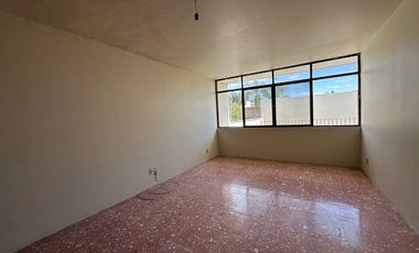 AMPLIA CASA DE 5 RECAMARAS EN RENTA EN ZONA CENTRO Y JARDIN DE SAN MARCOS