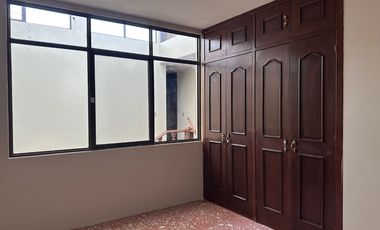 AMPLIA CASA DE 5 RECAMARAS EN RENTA EN ZONA CENTRO Y JARDIN DE SAN MARCOS