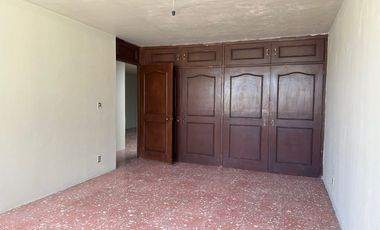 AMPLIA CASA DE 5 RECAMARAS EN RENTA EN ZONA CENTRO Y JARDIN DE SAN MARCOS