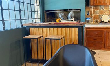 CASA CON QUINCHO Y PILETA