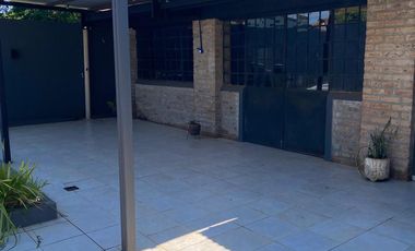 CASA CON QUINCHO Y PILETA