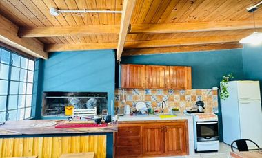 CASA CON QUINCHO Y PILETA