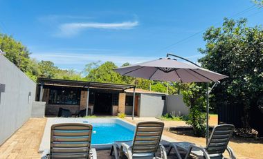 CASA CON QUINCHO Y PILETA