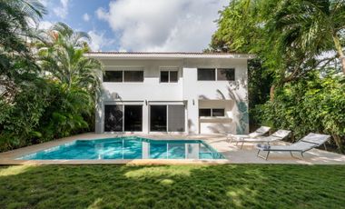 Villa Belfiore: Exclusive Golf Course Villa in Playacar | 6 Bedrooms, Pool & Luxury Finishes