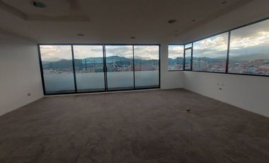 Edificio comercial rentero de venta en Cuenca Ecuador a una cuadra del cementerio Av Huaynacapac