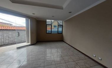 Edificio comercial rentero de venta en Cuenca Ecuador a una cuadra del cementerio Av Huaynacapac