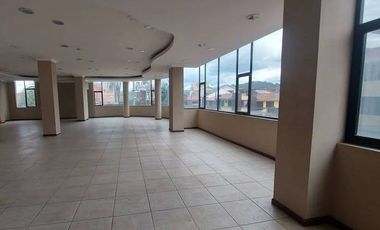 Edificio comercial rentero de venta en Cuenca Ecuador a una cuadra del cementerio Av Huaynacapac