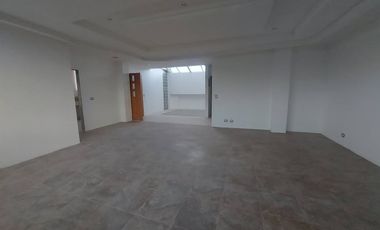 Edificio comercial rentero de venta en Cuenca Ecuador a una cuadra del cementerio Av Huaynacapac
