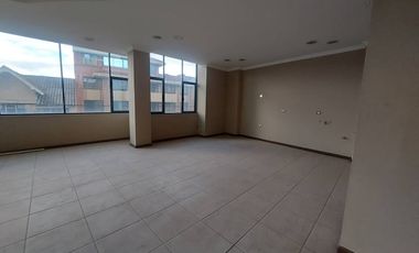 Edificio comercial rentero de venta en Cuenca Ecuador a una cuadra del cementerio Av Huaynacapac