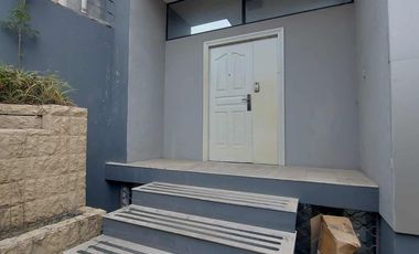 Edificio comercial rentero de venta en Cuenca Ecuador a una cuadra del cementerio Av Huaynacapac