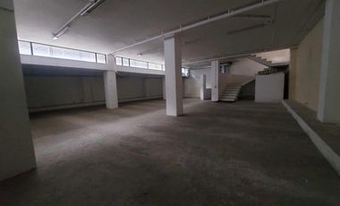 Edificio comercial rentero de venta en Cuenca Ecuador a una cuadra del cementerio Av Huaynacapac