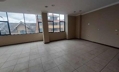 Edificio comercial rentero de venta en Cuenca Ecuador a una cuadra del cementerio Av Huaynacapac